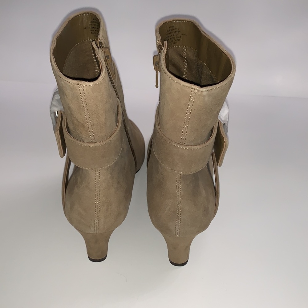 Women’s NINE WEST Green Suede Boots - Picture 4 of 9